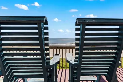 Modern Beachfront 3br w/ Ev Charger & Pet Friendly