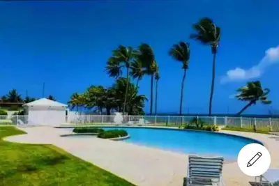 Image de Beautiful 2 bedrooms condo steps away from the beach