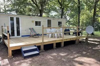 Image de Charmant Mobil Home avec piscine à Saint Bonnet Troncais.