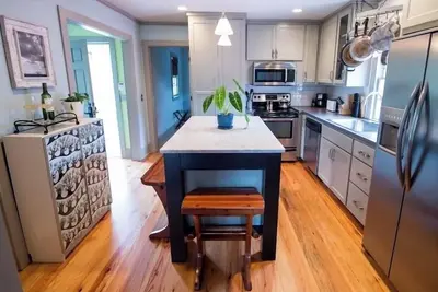 Image de January 2025 Discount! Charming 2-bedroom retreat with beautiful balcony