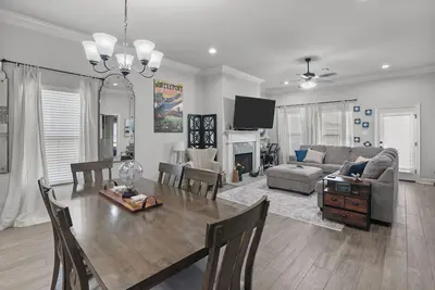 Image de Zen House, a peaceful sanctuary! Tv in each room.