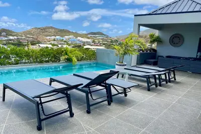 Image de Vue mer panoramique et grande piscine à 5mn de la plage Orient Baie