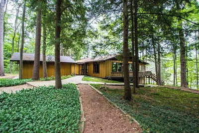 Image de Big Twin Lodge-Spacious, Lake Life, Off-Roading, Snowmobiling, Wooded Seclusion!