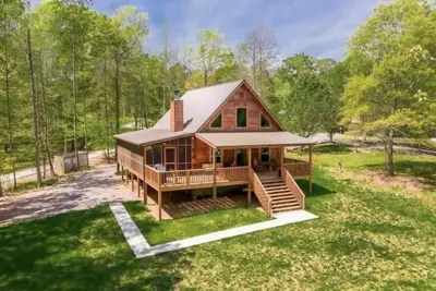 Image de Cabin with dock, Huge screen-in porch, Great Fam getaway, Hs WiFi, Pet Friendly