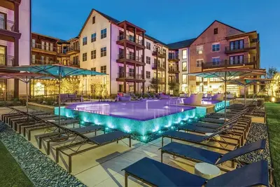 Image de Beautiful 1 bedroom with Chefs kitchen