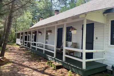 Image de Discover serenity in Wisconsin- stay at our spacious 4-bedroom cabin