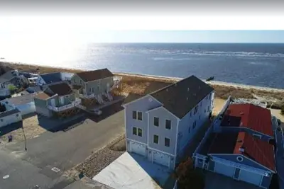 Image de Sunset Heaven - Bayfront Condo Second Floor!