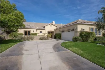 Desert Oasis Golf Home with golf cart!