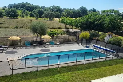 Image de 2 apartments in a guest house with swimming pool