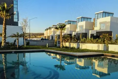 Image de Brand New Beach House-- Terrace Beach View