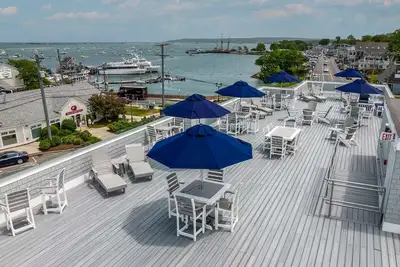 Image de Penthouse with Private Roofdeck on Plymouth Harbor