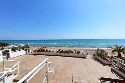 Image de 1st Line Of Sea. 5m from the sand. Sun, Relax Beach.