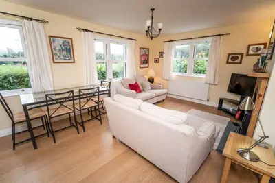 Image de 11 Howrah's Court -  an apartment that sleeps 4 guests  in 2 bedrooms