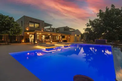 Image de Fully serviced private villa in the city of Corfu.