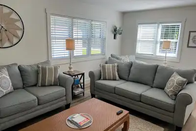 Image de Newly remodeled home two blocks from Lake Charlevoix. 5 miles to Boyne Mt.