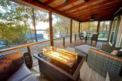 Image de Dreamy Cottage Getaway w/ Sunset Lakeview