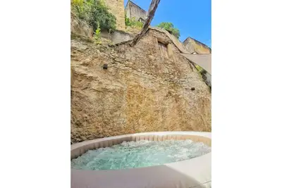 Image de Rare T2 avec terrasse et spa au pied du château