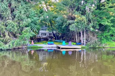 Image de Arrowhead - Lakefront, Hot Tub, firepit, Beach and Ac