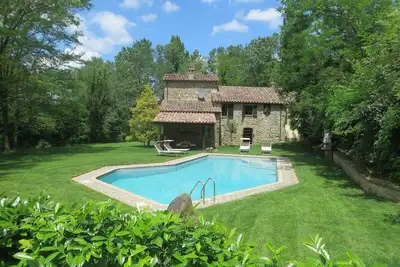 Image de Rustikale Villa mit Pool direkt am Tiber gelegen