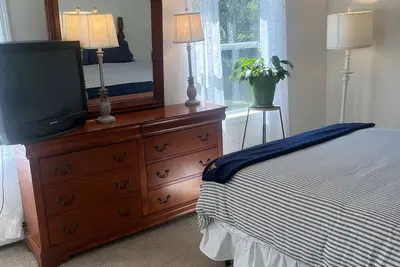 Image de You have found a clean and bright home on the water.