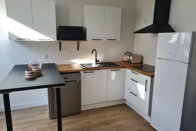 Image de Appartement cosy avec parking gratuit, à 15 min du vieux port