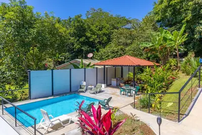 Image de Iguana apartmento 1  ocean view five minute walk to beach
