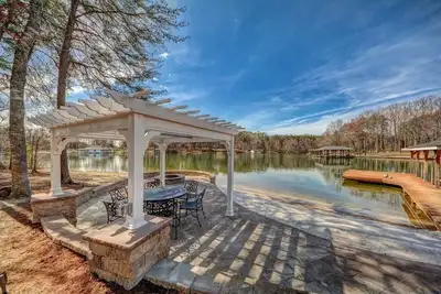 Image de The Gables à Lake Anna: Effacer 300 pieds Waterfront, Plage, Port en eau profonde