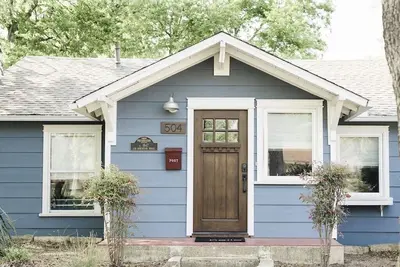 Image de Old Town Georgetown… A Short Walk To The Square and to the San Gabriel River