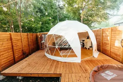 Image de Glamping in The City with a Hot Tub
