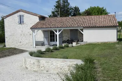 Image de maison de campagne rénovée