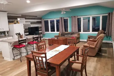 Image de 4 Season newly remodeled all sport lake cottage w/ nearby golfing & snowmobiling