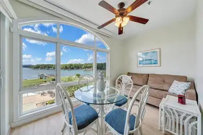 Image de #121 Pointe - 3 Bedroom Lakefront Condo at Mariners Sml