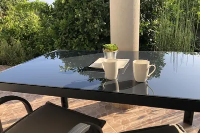 Apartment 100m from sea, with covered terrace, citrus trees