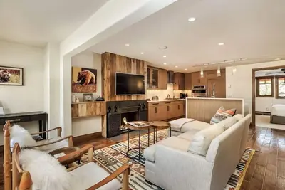 Image de Fasching Haus Unit 6 | Condo with Beautiful Decor, Spacious Layout, Great Location