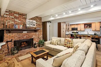 Image de Chateau Dumont Unit 2 | Condo with Central, Downtown Location