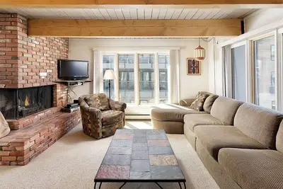 Image de Chateau Dumont Unit 14 | Spacious 3 Bedroom Condo, 1 Block from Downtown Aspen