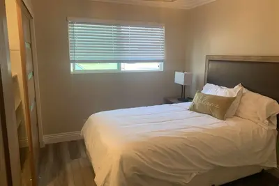 Image de Newly remodele 6 bed 4 bath w 2 master bedrooms!