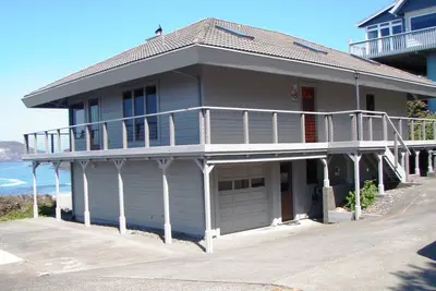 Image de Family Tides - Large Family home with Private steps to a beautiful beach!