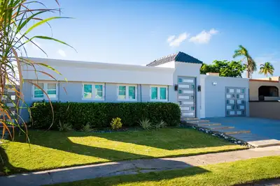 Image de Ocean Breeze Villa Retreat - Private Pool / Walk To Beach / Pet Friendly