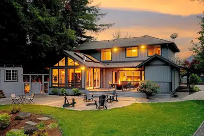 Image de Snoqualmie downtown private home on the river