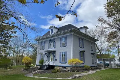 Image de Updated Historic Georgian Home and Tea Room - centre of town plat!