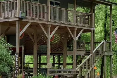 Image de Little Bears Cozy Creekside Cabin at Up The Creek