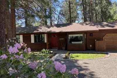 Image de West Side on Road to Mountain & Biking │Hot Tub │Tucked in the Pines