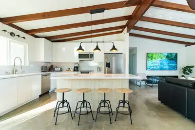 Image de Amazing Mountain and Valley Views - 3 King Beds, Tesla Charger, Sauna