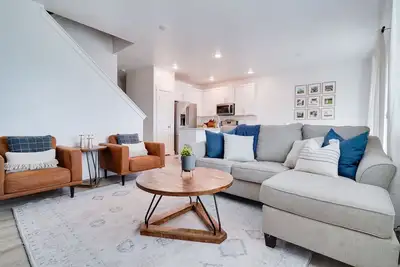 Image de Family Friendly Townhome- 20 mi to Sundance Resort, 1 mi to Shopping & Hospital!