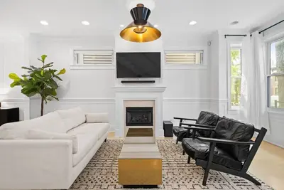 Image de Luxe Sfh Bucktown Retreat with Garage Parking