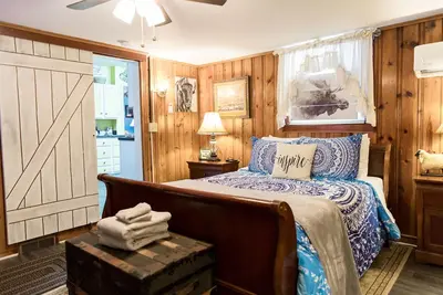 Image de 3 Br house with hot tub near Lexington and surrounding attractions!