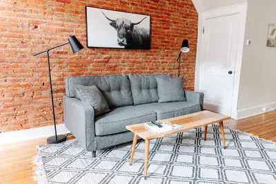 Image de Modern City home with off street parking, fenced backyard