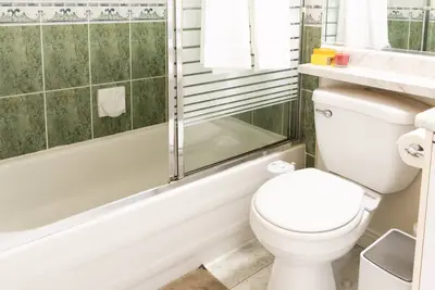 Image de Cozy Suite in Vancouver, Transit in-front of house