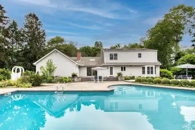Image de Gorgeous Newly Renovated North Fork Estate w/pool